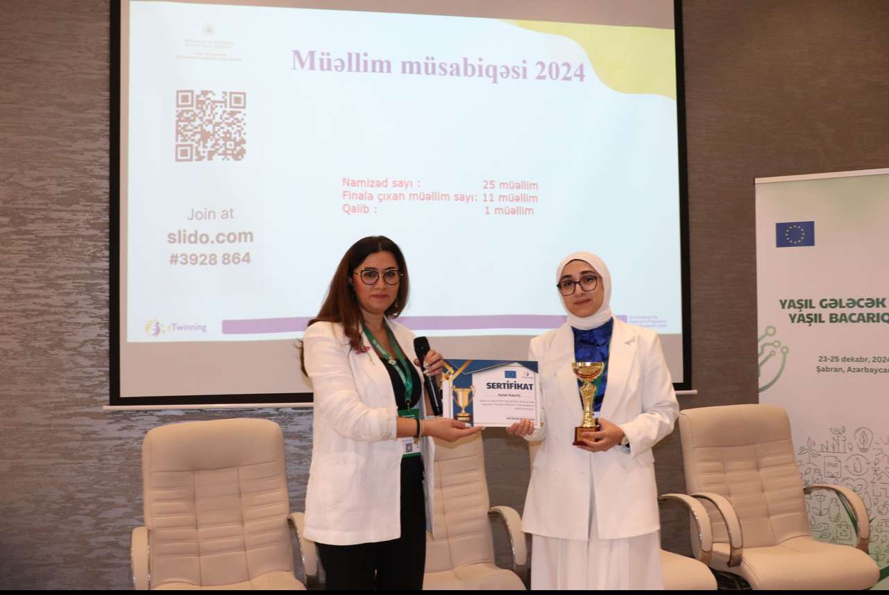 Winner of the teacher compettion was awarded