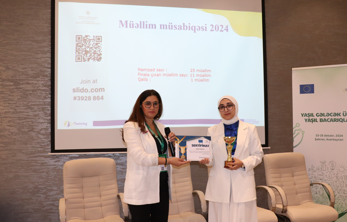 Winner of the teacher compettion was awarded